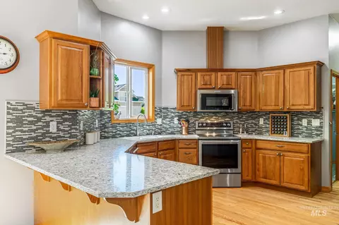 Kitchen - 2703 E Ridgedale Pl, Eagle, ID 83616 photo 2 of 6