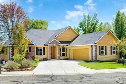 Exterior - 2703 E Ridgedale Pl, Eagle, ID 83616 photo 2 of 13