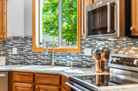 Kitchen - 2703 E Ridgedale Pl, Eagle, ID 83616 photo 4 of 6