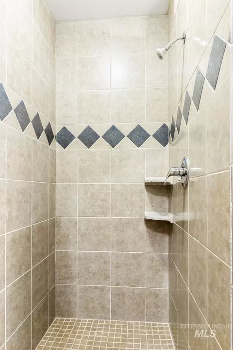 Bath - 2703 E Ridgedale Pl, Eagle, ID 83616 photo 5 of 8