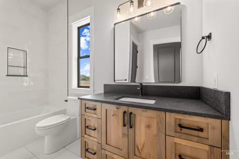 Bath - 24975 Ardmore Ct, Caldwell, ID 83607 photo 1 of 8