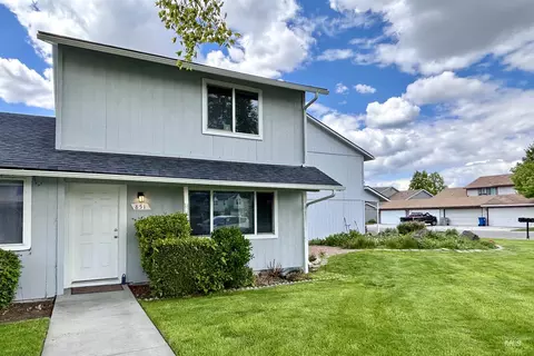 851 N Benjamin Ln, Boise, ID 83704