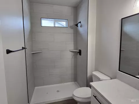 Bath - 940 Quartz Rd, Kimberly, ID 83341 photo 2 of 7