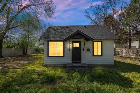 702 S 12th St, Payette, ID 83661