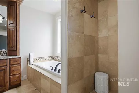Bath - 4635 W Braveheart St, Eagle, ID 83616 photo 2 of 5