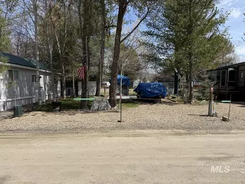 7 H St, Cascade, ID 83611
