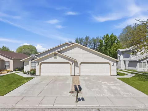 212 S Valley Dr, Nampa, ID 83686