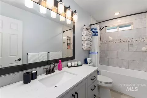 Bath - 2612 Gladstone Ct, Eagle, ID 83616 photo 5 of 6