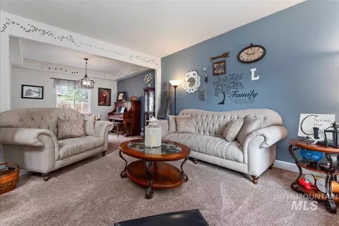 Living - 2612 Gladstone Ct, Eagle, ID 83616 photo 1 of 2