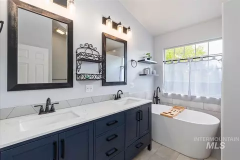 Bath - 2612 Gladstone Ct, Eagle, ID 83616 photo 1 of 6