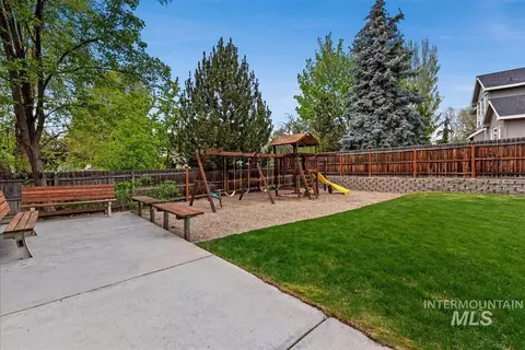 Exterior - 2612 Gladstone Ct, Eagle, ID 83616 photo 7 of 8