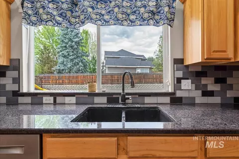 Kitchen - 2612 Gladstone Ct, Eagle, ID 83616 photo 2 of 5