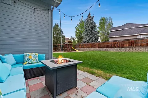 Exterior - 2612 Gladstone Ct, Eagle, ID 83616 photo 4 of 8