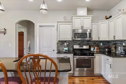 Kitchen - 723 E Willow St, Caldwell, ID 83605 photo 3 of 4