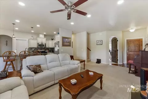 Living - 723 E Willow St, Caldwell, ID 83605 photo 1 of 1