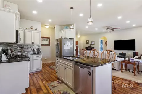 Kitchen - 723 E Willow St, Caldwell, ID 83605 photo 2 of 4