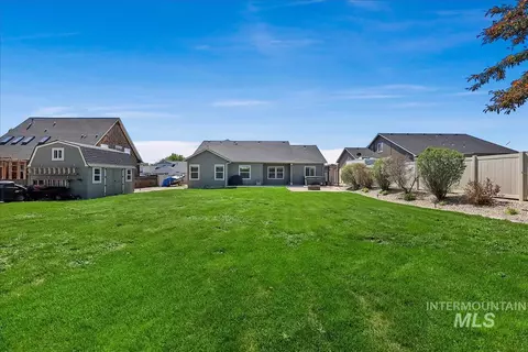 Exterior - 723 E Willow St, Caldwell, ID 83605 photo 6 of 9