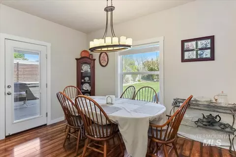 Dining - 723 E Willow St, Caldwell, ID 83605 photo 2 of 4