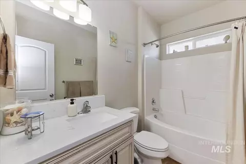 Bath - 723 E Willow St, Caldwell, ID 83605 photo 1 of 3