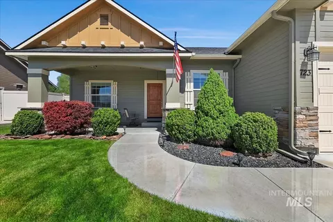 Exterior - 723 E Willow St, Caldwell, ID 83605 photo 1 of 9