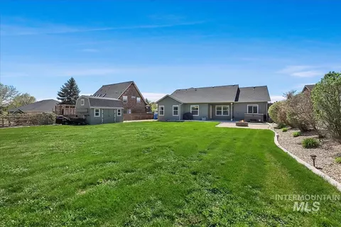 Exterior - 723 E Willow St, Caldwell, ID 83605 photo 4 of 9