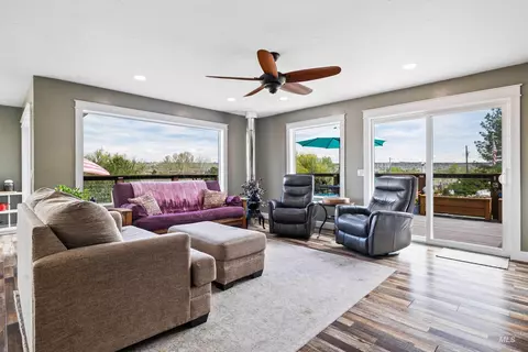 Living - 11 Bell Rapids Rd, Hagerman, ID 83332 photo 1 of 3