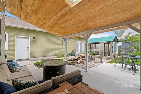 Exterior - 604 E 1st St, Emmett, ID 83617 photo 3 of 12