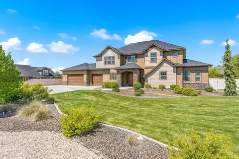 8020 Upland Dr, Nampa, ID 83686
