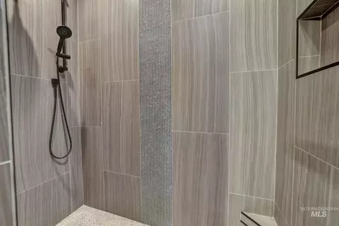Bath - 3103 N 3395 E, Kimberly, ID 83341 photo 2 of 3