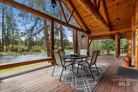 29 River Rd, Garden Valley, ID 83622