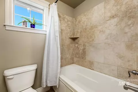 Bath - 4212 W Pine Meadows Dr, Eagle, ID 83616 photo 6 of 7