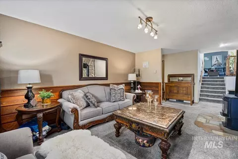 Living - 956 Bitterroot Pl, Twin Falls, ID 83301 photo 5 of 5