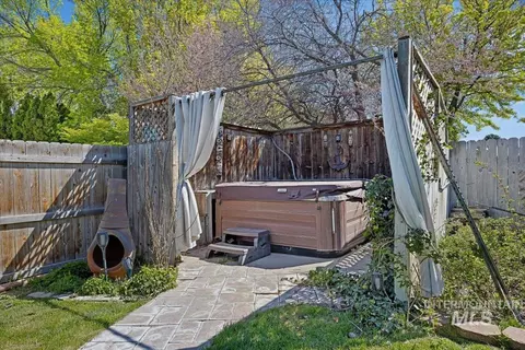 Exterior - 956 Bitterroot Pl, Twin Falls, ID 83301 photo 7 of 10