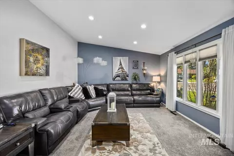 Living - 956 Bitterroot Pl, Twin Falls, ID 83301 photo 1 of 5