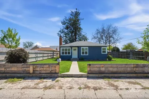 211 W Dewey Ave, Nampa, ID 83686