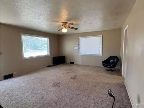Living - 1937 E 4th Ave, Twin Falls, ID 83301 photo 1 of 2