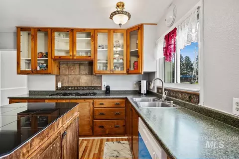 Kitchen - 712 E Ave D, Jerome, ID 83338 photo 4 of 4