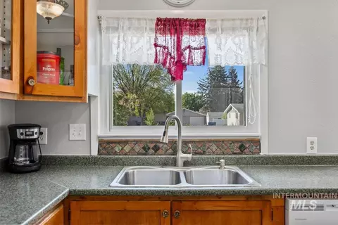 Kitchen - 712 E Ave D, Jerome, ID 83338 photo 2 of 4