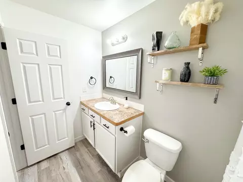 Bath - 1006 E 21st Ave, Jerome, ID 83338 photo 1 of 4