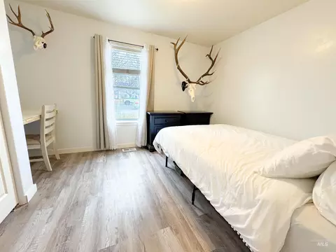 Bedroom - 1006 E 21st Ave, Jerome, ID 83338 photo 2 of 3