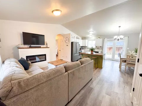 Living - 1006 E 21st Ave, Jerome, ID 83338 photo 1 of 1