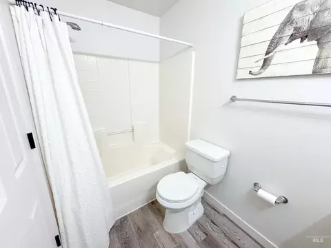 Bath - 1006 E 21st Ave, Jerome, ID 83338 photo 3 of 4