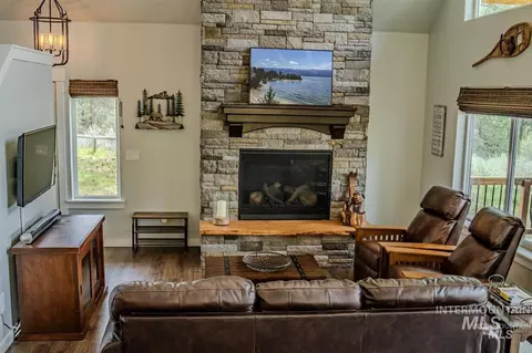 Living - 21 Melonie Loop, Cascade, ID 83611 photo 2 of 2