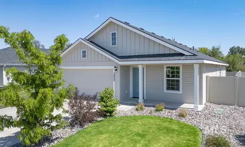 3422 E Mossy Oak Dr, Nampa, ID 83686