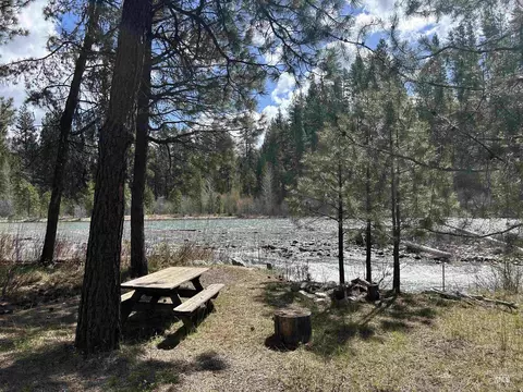 17 Bransons Dr, Lowman, ID 83637