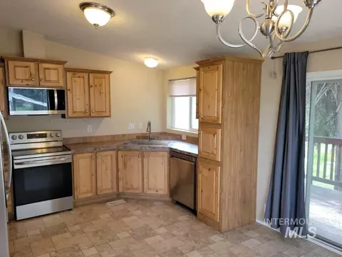 Kitchen - 35 Atkin Ln, Cascade, ID 83611 photo 2 of 2