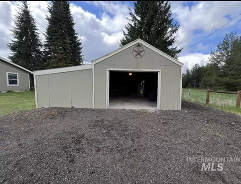 Exterior - 35 Atkin Ln, Cascade, ID 83611 photo 6 of 8