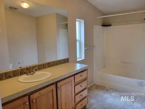 Bath - 35 Atkin Ln, Cascade, ID 83611 photo 2 of 4