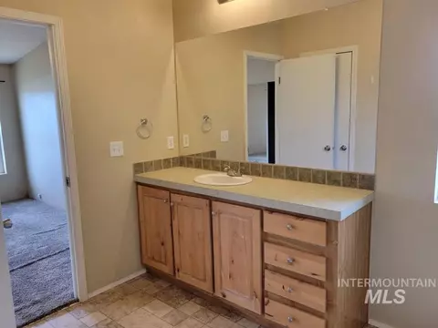 Bath - 35 Atkin Ln, Cascade, ID 83611 photo 3 of 4