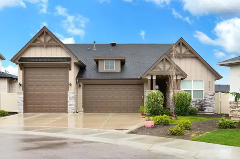 9895 W Sunberry Ct, Star, ID 83669